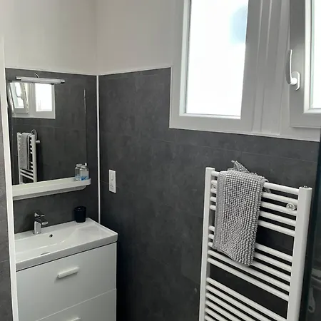 Maison 100 M2 Plein Pied Pour 6 Personnes 300 M De La *